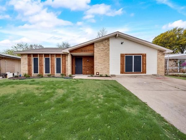 2122 Foxcroft Lane, Arlington, TX 76014