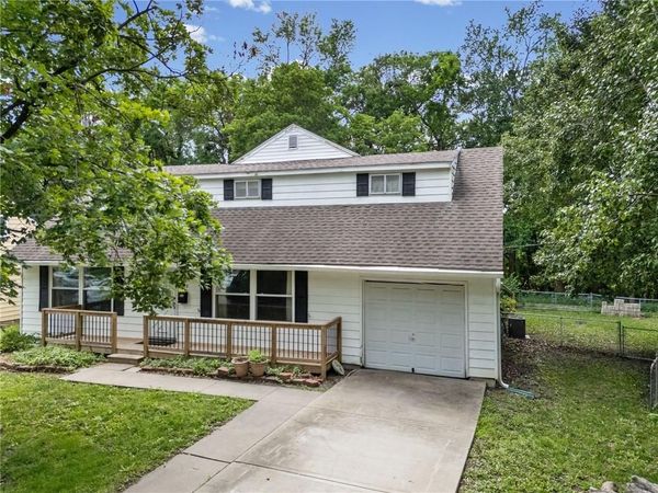 912 Ridge Drive, Belton, MO 64012