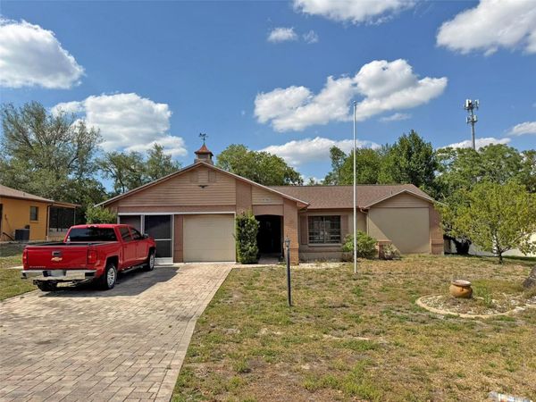 8185 PHILATELIC DRIVE , SPRING HILL, FL 34606
