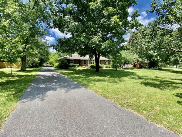 865 Bresslyn Rd , Nashville, TN 37205