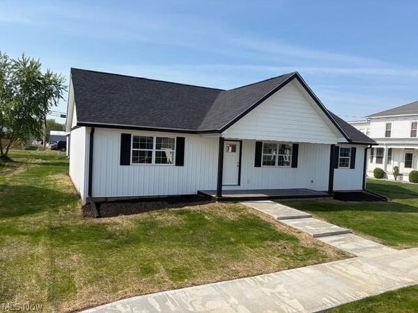165 W 3rd Street , Frazeysburg, OH 43822
