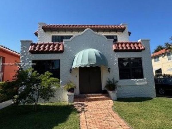 1617 NW 8th St, Unit Studio B, Miami, FL 33125