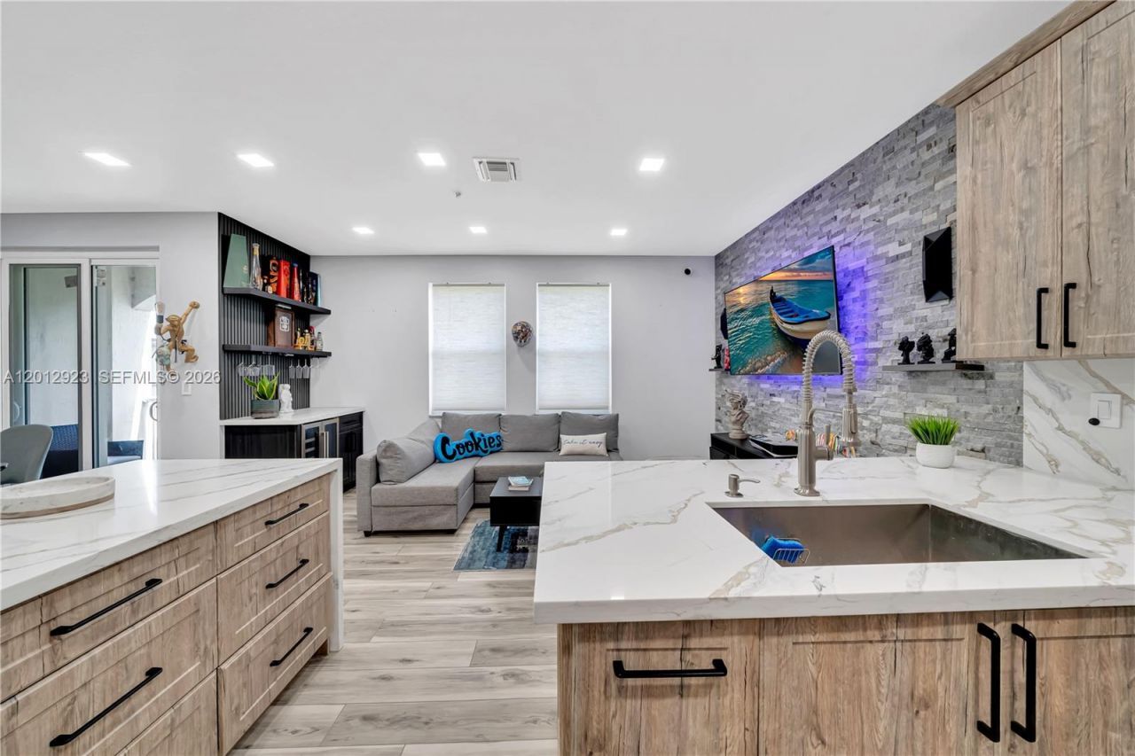 4361 SW 160th Ave , Unit 203, Miramar, FL 33027 Photo