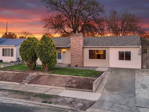 807 S Hawthorne Drive , Moses Lake, WA 98837