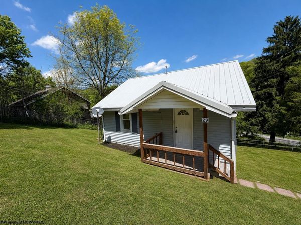 29 F Street, Booth, WV 26501
