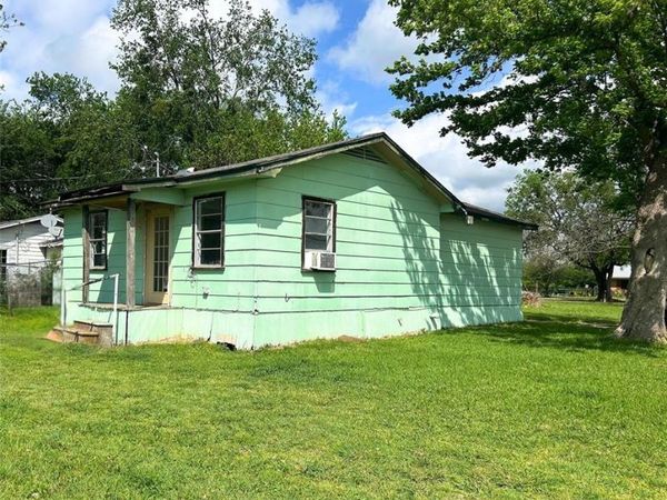 202 N 1st Street, Point, TX 75472