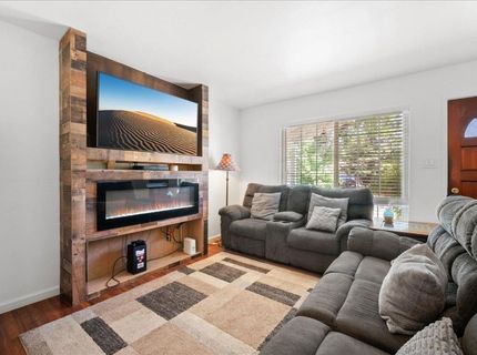 2100 Bowling Green Dr, Sacramento, CA 95825 Photo