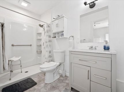 2100 Bowling Green Dr, Sacramento, CA 95825 Photo