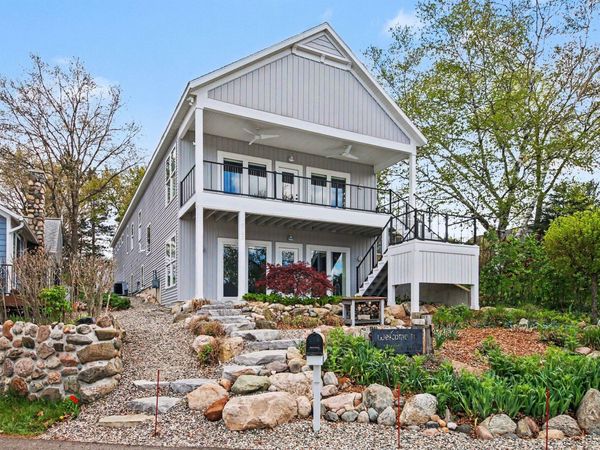 6747 Kitson Drive NE, Rockford, MI 49341
