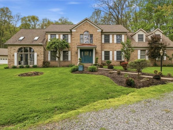 127 Spring Valley Road, Valencia, PA 16059