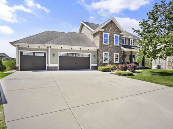 245 Stone Bridge Circle, Deerfield, WI 53531