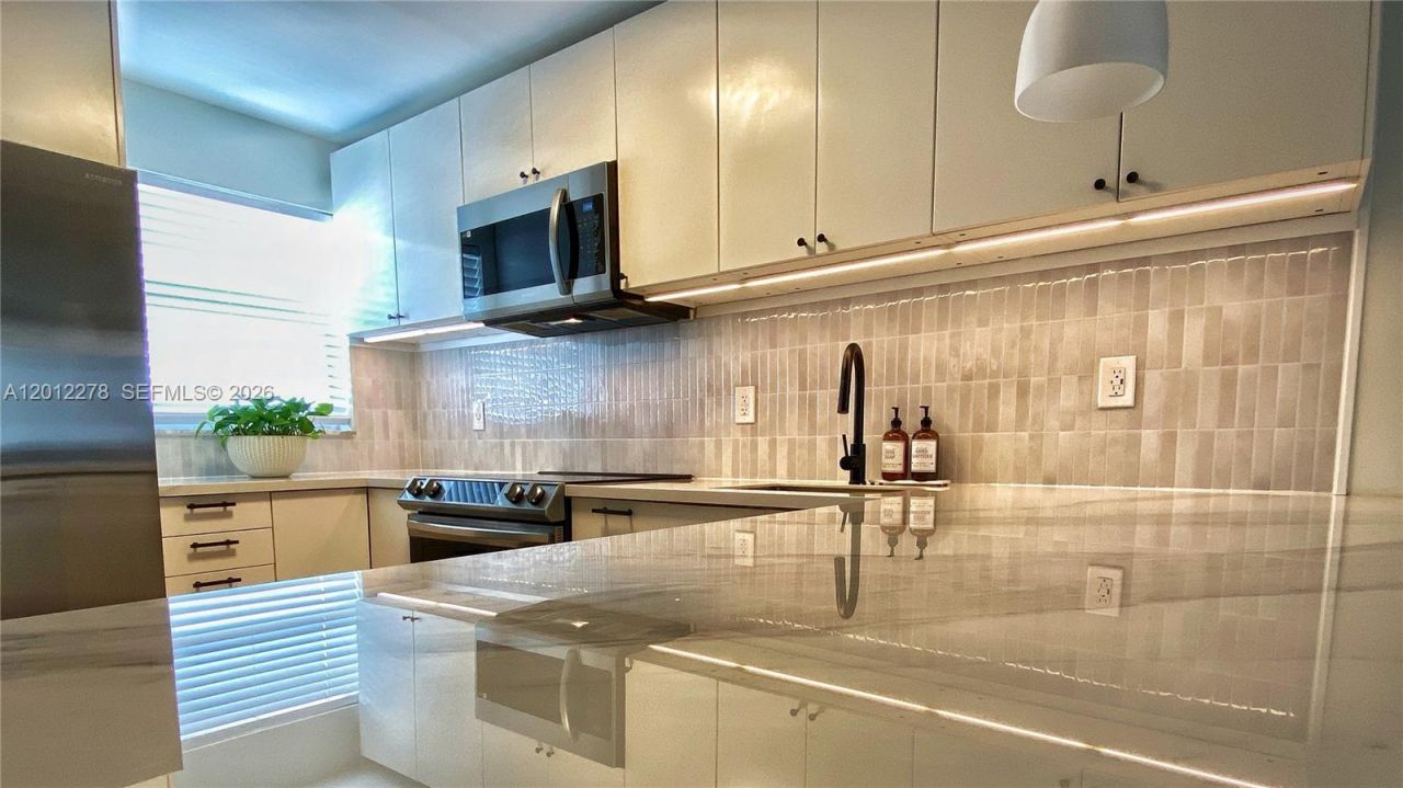 1331 Lincoln Rd, Unit 702, Miami Beach, FL 33139 Photo
