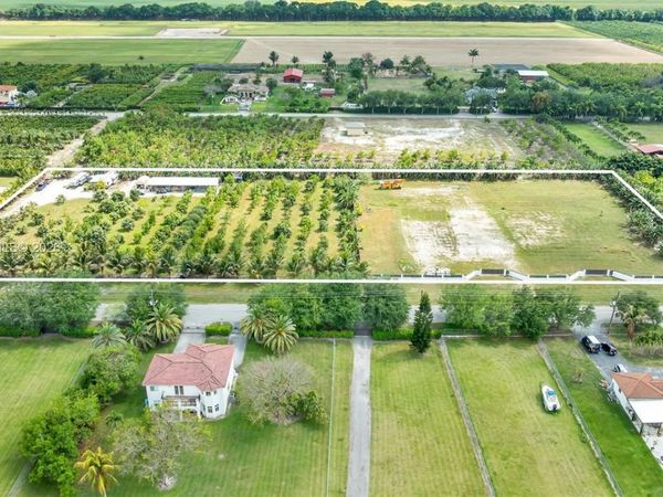 104 SW st , Miami, FL 33196