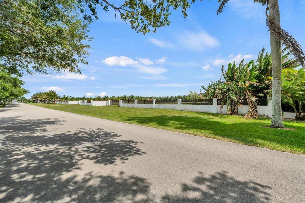 104 SW St , Miami, FL 33196 Photo