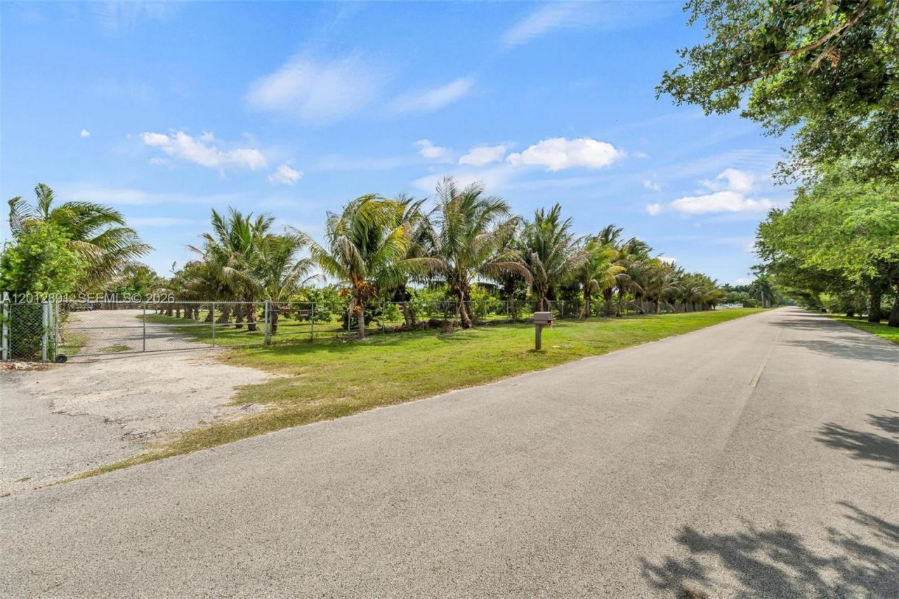104 SW St , Miami, FL 33196 Photo