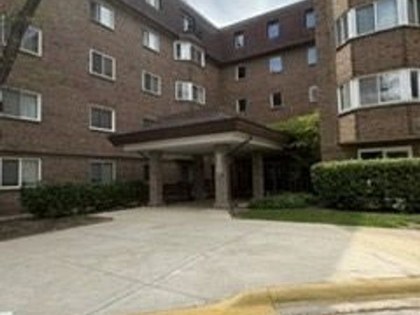 220 S Roselle Road , Unit 224, Schaumburg, IL 60193