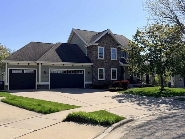 245 Stone Bridge Circle, Deerfield, WI 53531