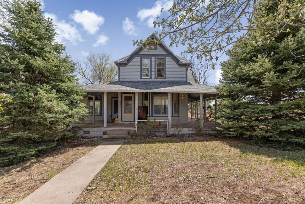 1645 Washington Avenue, Hot Springs, SD 57747 Main Photo