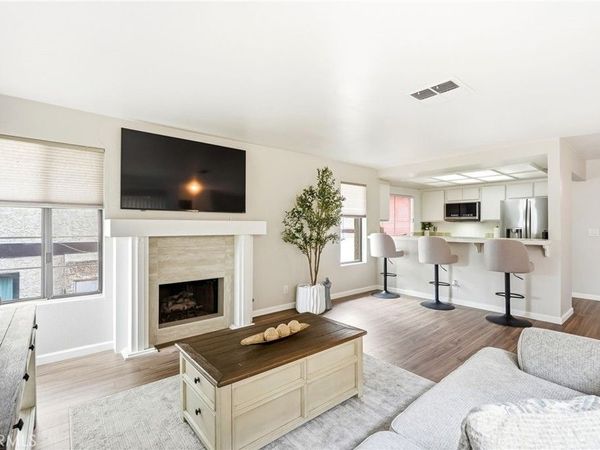 7255 Balboa, Unit 20, Lake Balboa, CA 91406