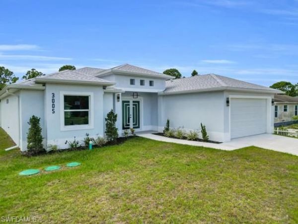 3005 52nd ST W, LEHIGH ACRES, FL 33971