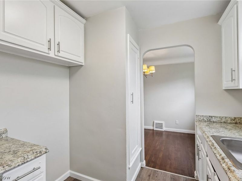599 E 250th Street, Euclid, OH 44132 Photo 10