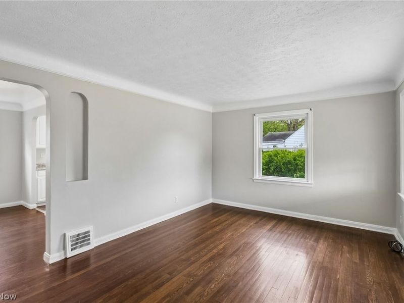 599 E 250th Street, Euclid, OH 44132 Photo 13