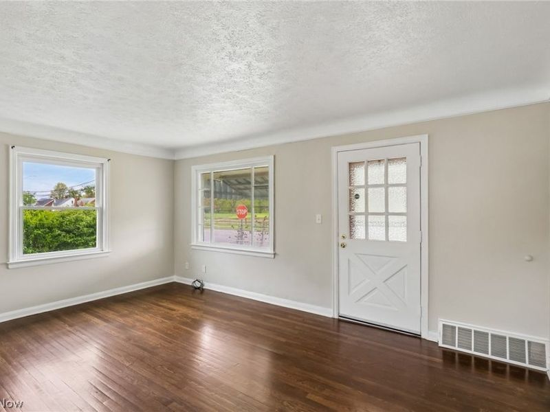 599 E 250th Street, Euclid, OH 44132 Photo 4