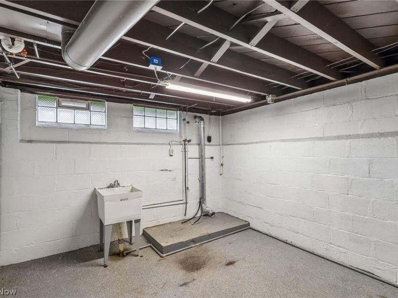 599 E 250th Street, Euclid, OH 44132 Photo 40