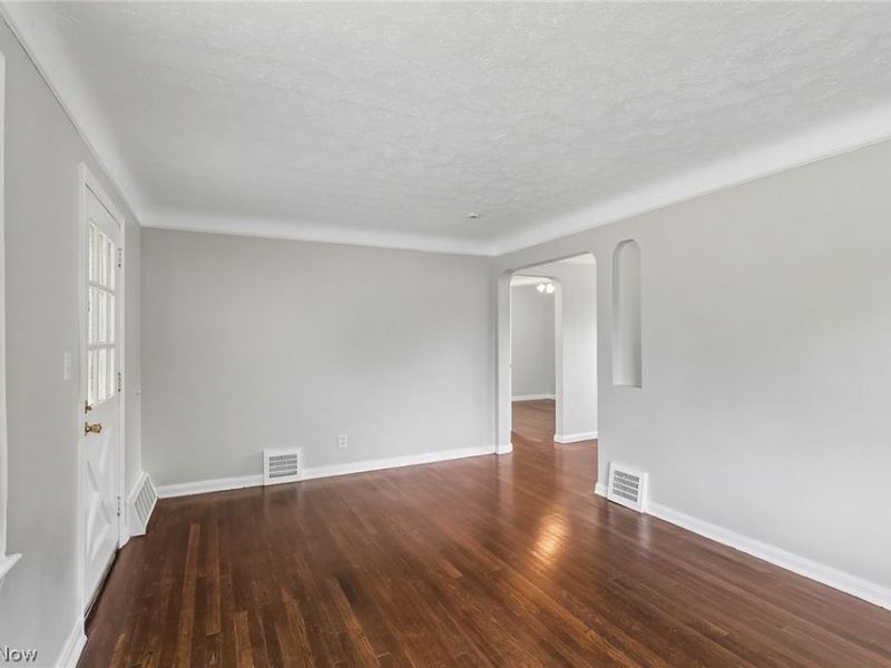 599 E 250th Street, Euclid, OH 44132 Photo 5
