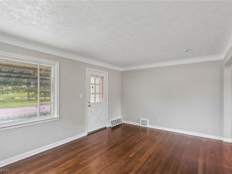 599 E 250th Street, Euclid, OH 44132 Photo 6