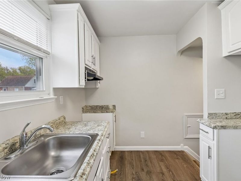 599 E 250th Street, Euclid, OH 44132 Photo 8