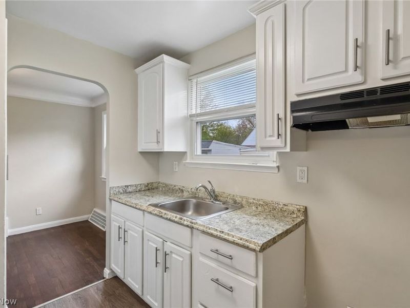 599 E 250th Street, Euclid, OH 44132 Photo 9