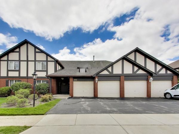 245 Windsor Lane, Unit C, Willowbrook, IL 60527
