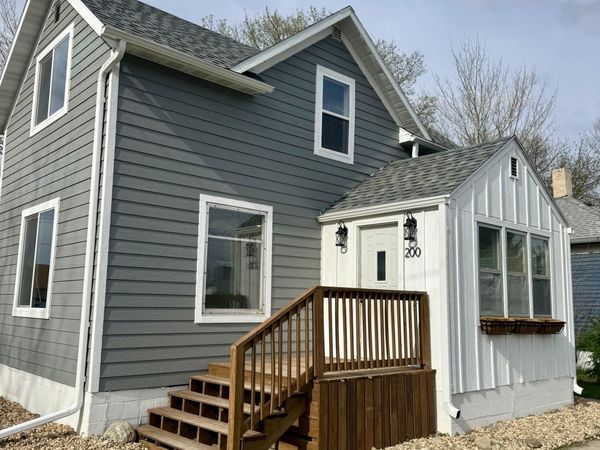 200 N 1st St, Parkston, SD 57366