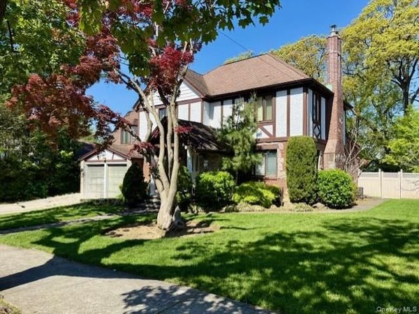 241-01 52 Avenue , Douglaston, NY 11362