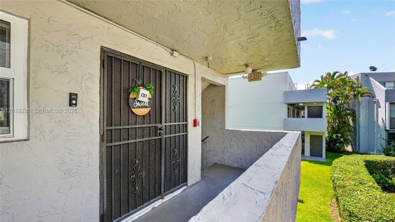 200 NW 87th Ave, Unit J217, Miami, FL 33172 Photo