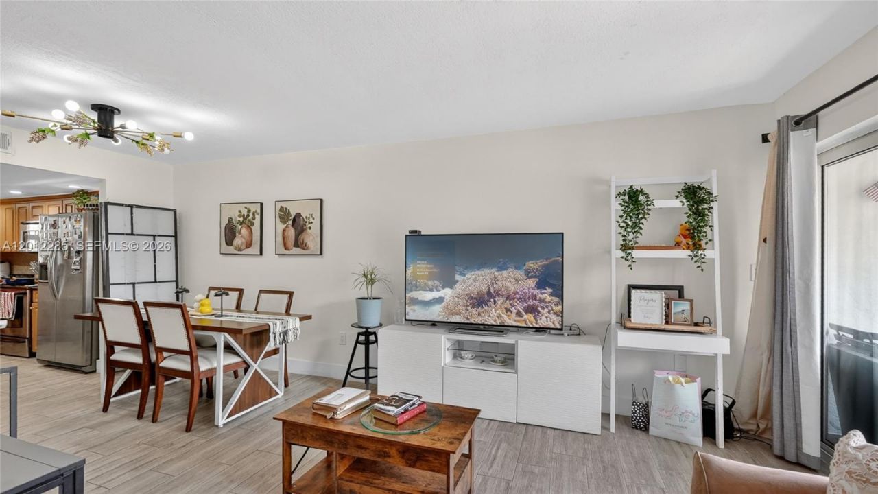 200 NW 87th Ave, Unit J217, Miami, FL 33172 Photo