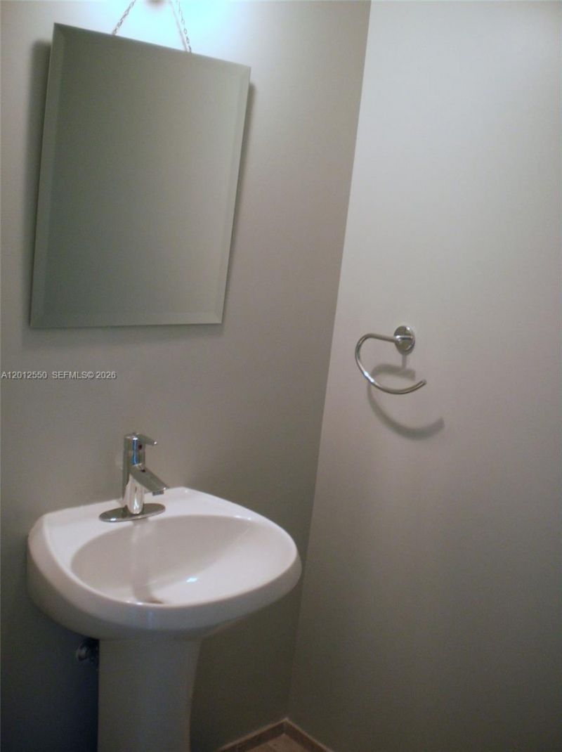 60 SW 13th St , Unit 2414, Miami, FL 33130 Photo