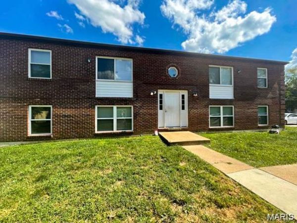 317 Mount Everest , Fenton, MO 63026