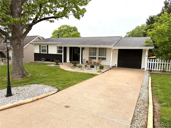 735 Hinder Drive , Unincorporated, MO 63125