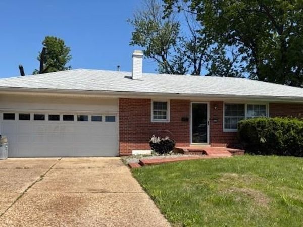 8521 Walton Woods Court, Vinita Park, MO 63114