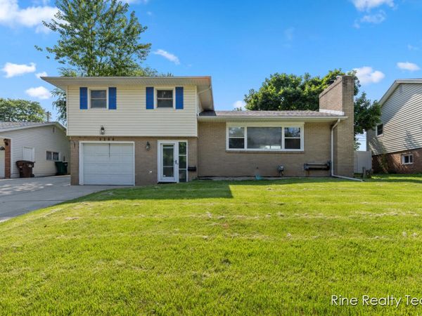 2200 Rossiter Place, Lansing, MI 48911