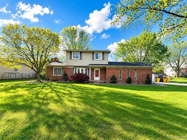 9739 Waterway Drive N, Grosse Ile Twp, MI 48138