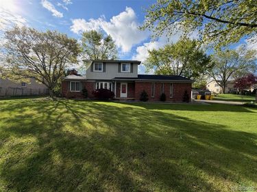 9739 Waterway Drive N, Grosse Ile Twp, MI 48138