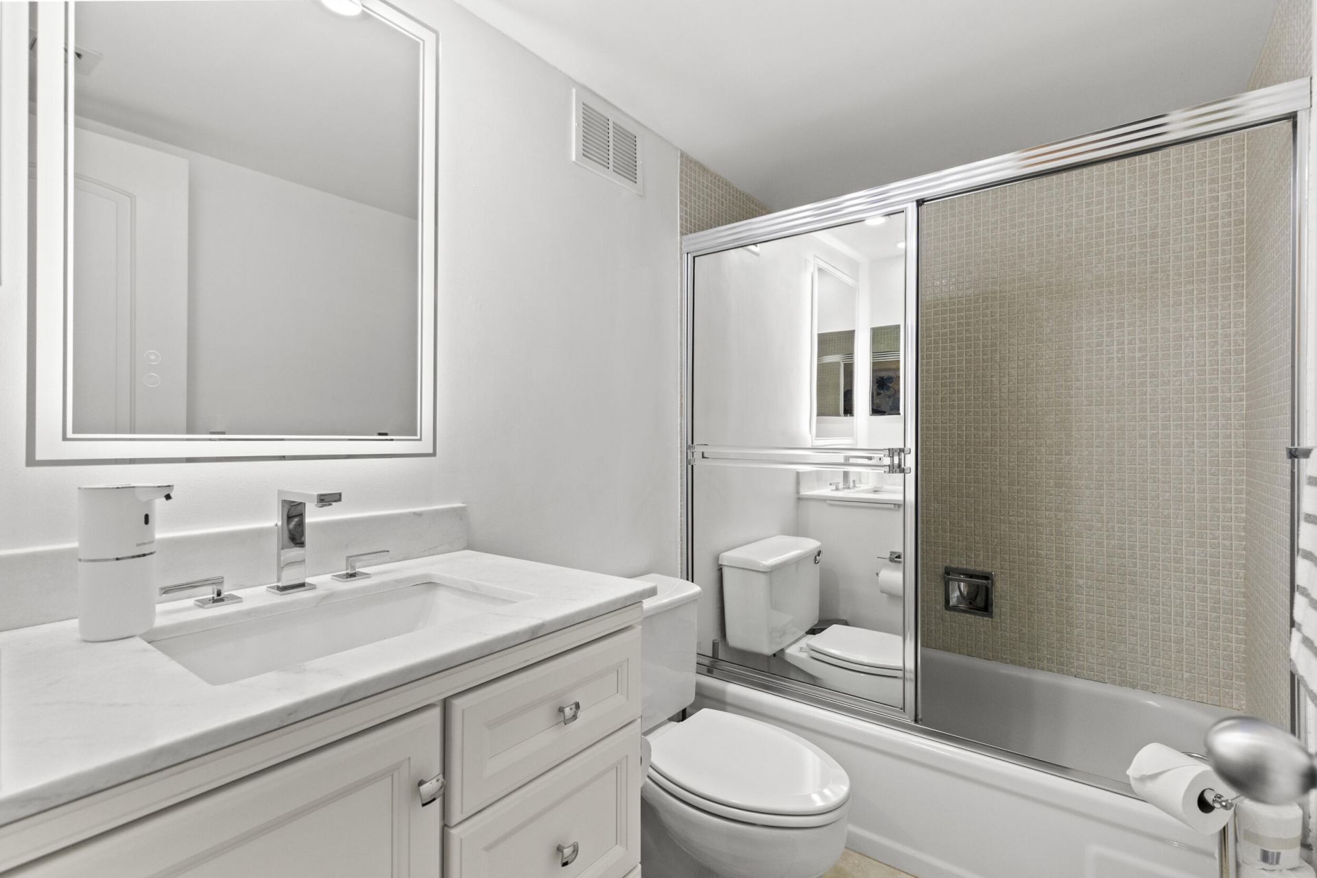 4200 N Ocean Drive, Unit 1-204, Riviera Beach, FL 33404 Photo