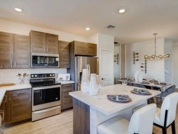2341 SE 11th St , Homestead, FL 33035