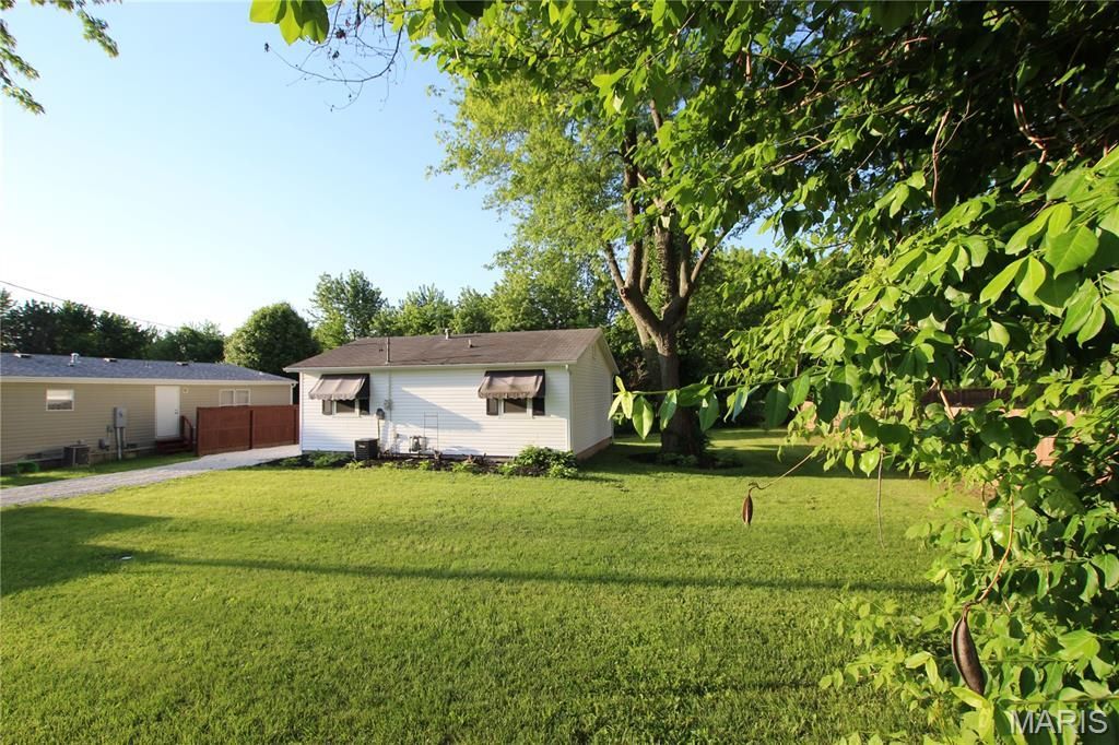 704 E Mortimer Street, New Florence, MO 63363 Main Photo