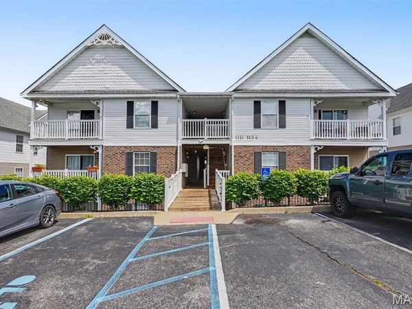 1121 Saravalle Drive, St Peters, MO 63376