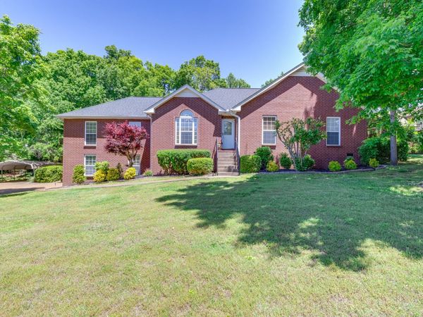 111 Terry Ln, Cottontown, TN 37048