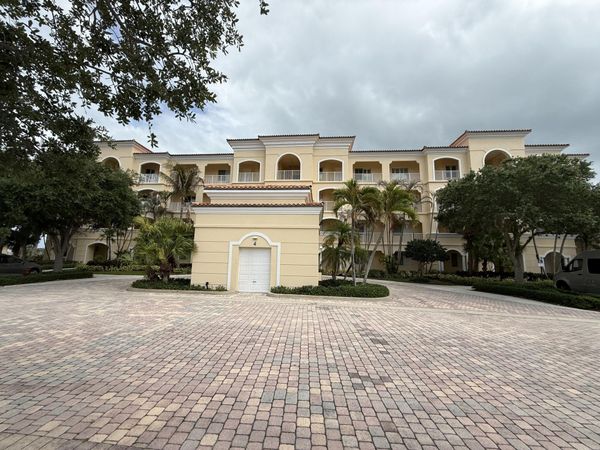 4 Harbour Isle Drive E, Unit 204, Fort Pierce, FL 34949